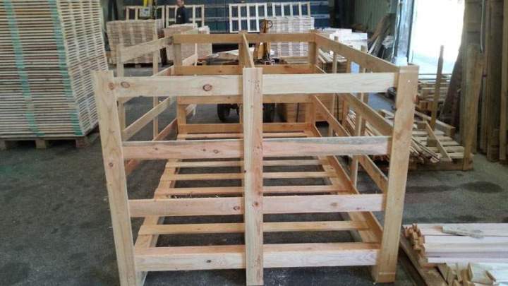 Caisse en bois près du Mans